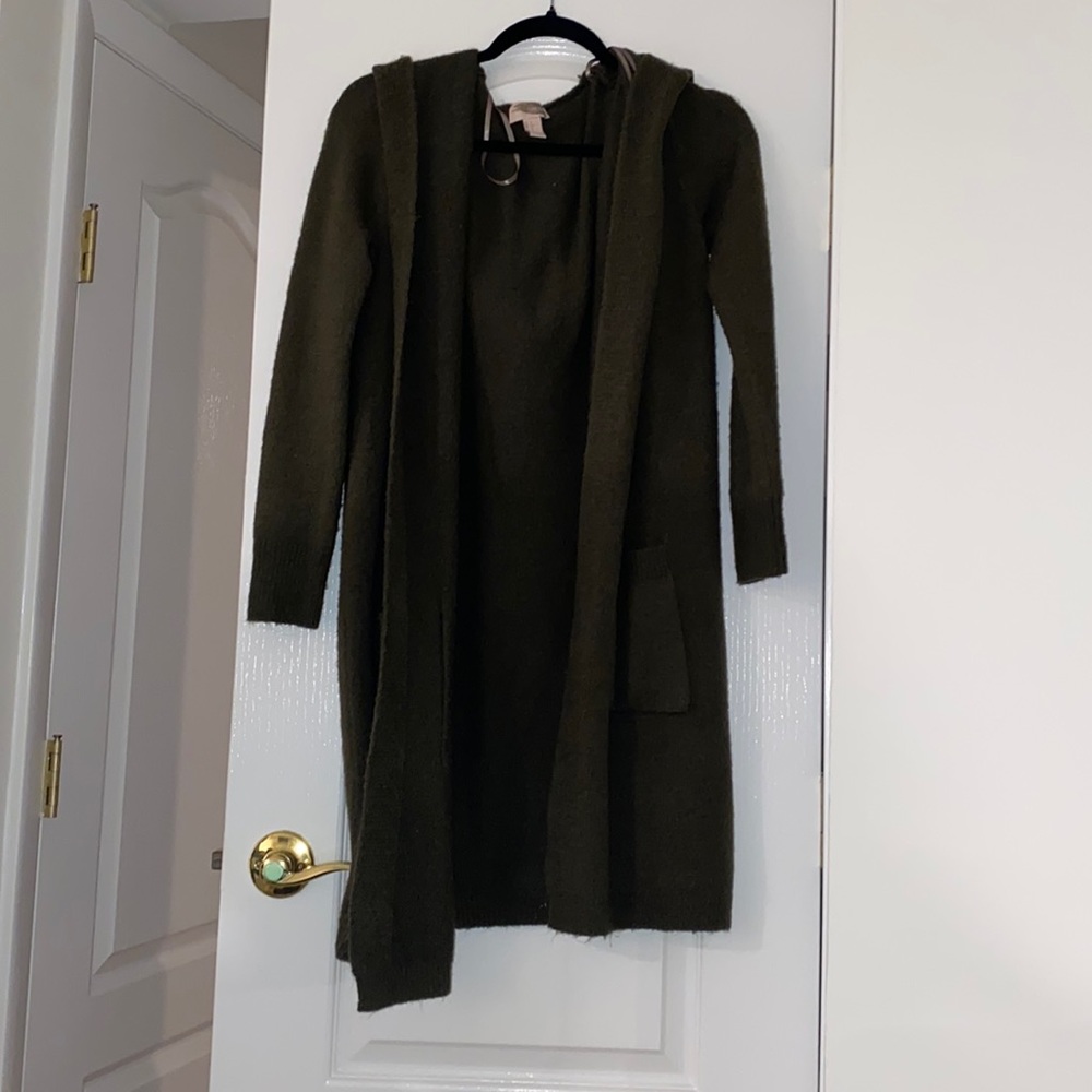 Green cardigan with pockets